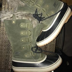 women’s sorel boots, 9.5